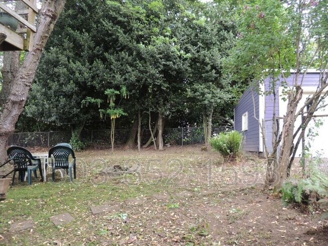 Building Photo - 122 SE 60th Ave