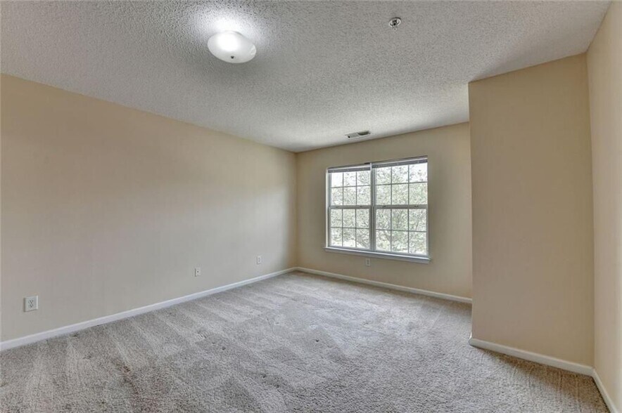 Building Photo - 310 Azalea Cir