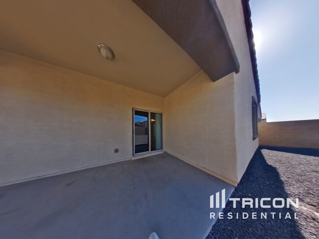 Building Photo - 38169 W Vera Cruz Dr