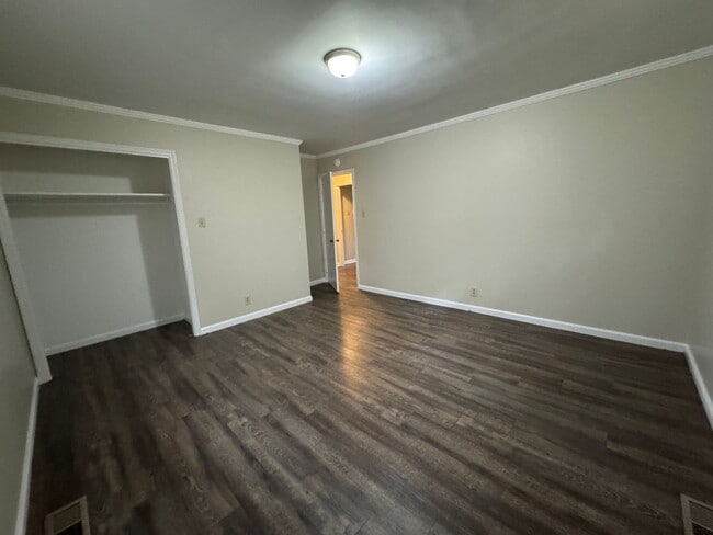 Building Photo - MOVE-IN READY!
