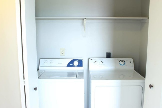 Building Photo - North Ridge Apartments