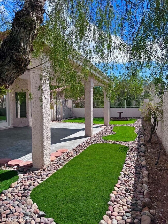Building Photo - 9713 Cascade Falls Ave