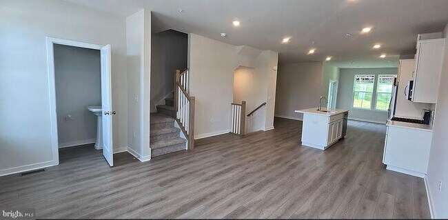 Primary Photo - 268 Talucci Dr
