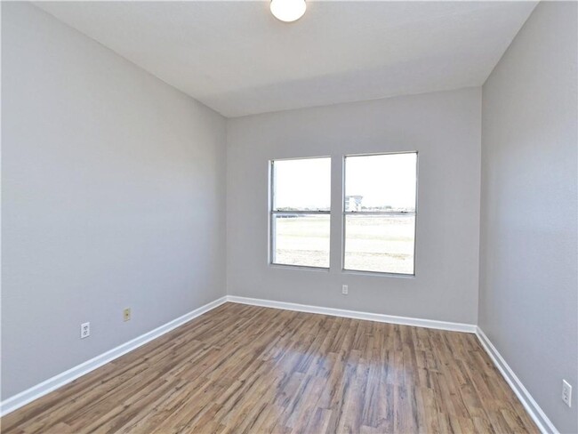 Building Photo - Beautiful 1 Bedroom, 1 Bath Condo Near The...