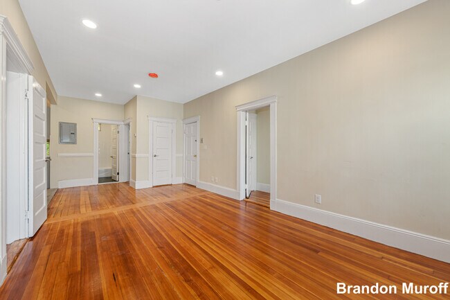 Building Photo - 44 Brackett St