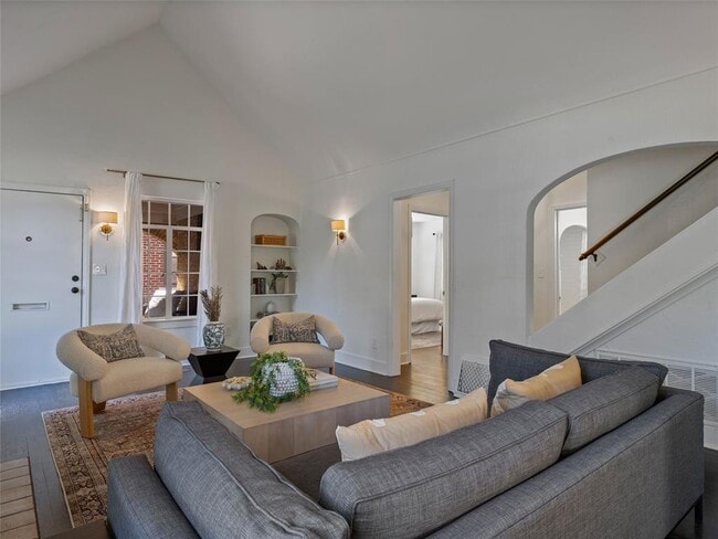 Building Photo - 212 Edgemere Ct