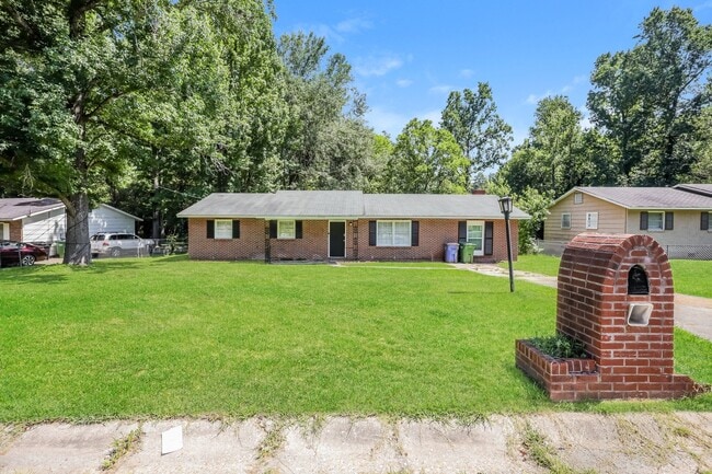 Building Photo - 5711 Teresa St