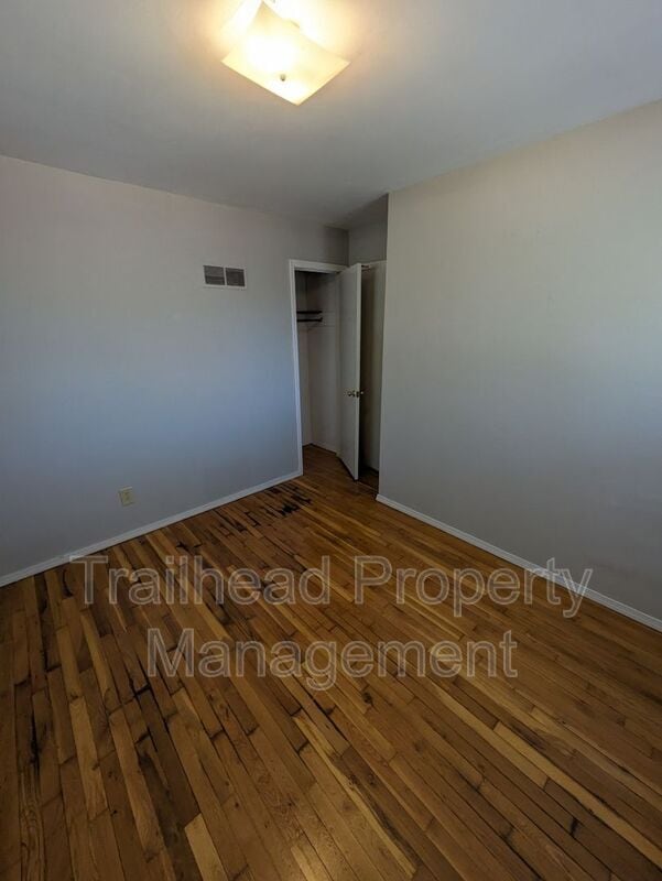 Building Photo - 110 S High St