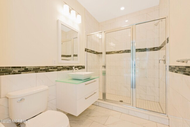 Building Photo - 700 Bangs Ave