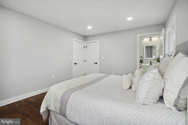 Building Photo - 10 Wendslow Rd