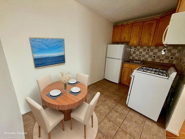 Building Photo - 1168 Main St