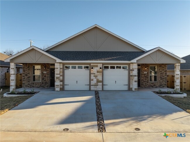 Building Photo - 5200 Rose Petal Ct