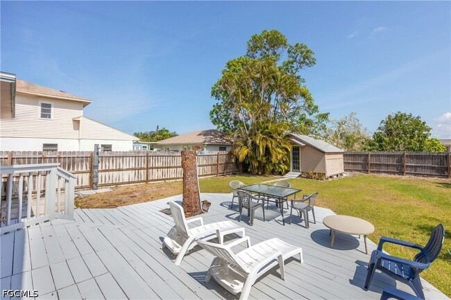 Building Photo - 547 101st Ave N