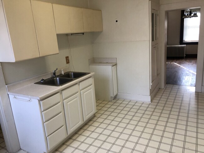 Building Photo - 2081 Garfield Ave