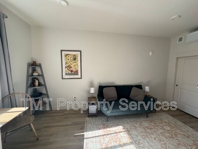 Building Photo - 2475 Victoria Ave