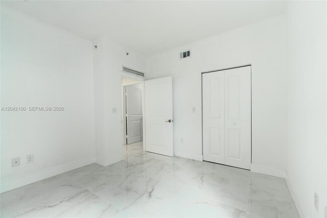 Building Photo - 7914 Harbor Island Dr
