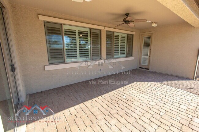 Building Photo - 661 E Julian Dr