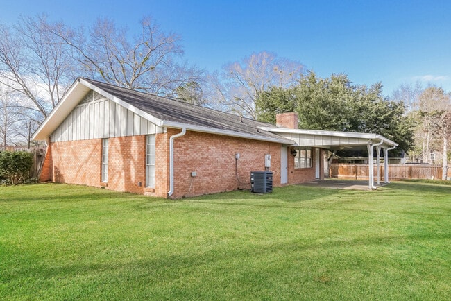 Building Photo - 140 Trimble St