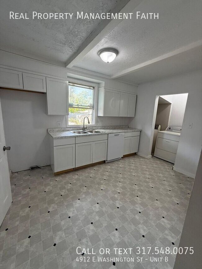 Building Photo - 4912 E Washington St