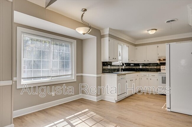 Building Photo - 238 Cavalier Dr