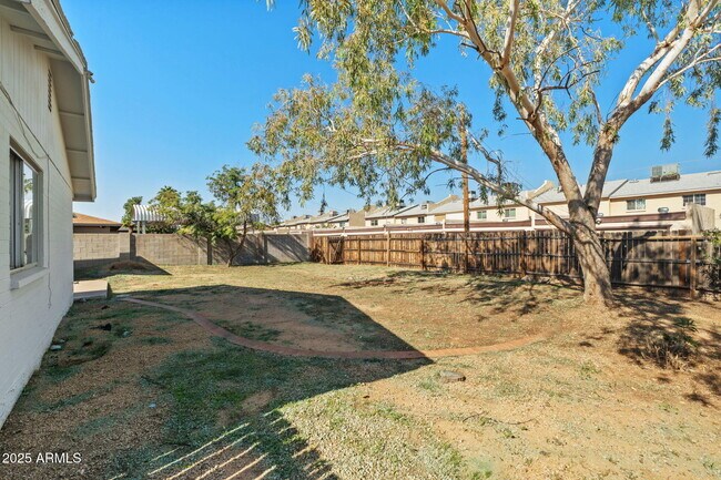 Building Photo - 2346 E Shaw Butte Dr