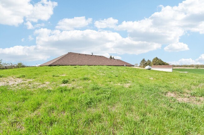 Building Photo - 1406 Busse Rd