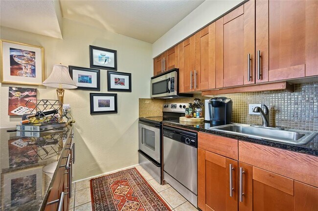 Building Photo - 7685 Northcross Dr