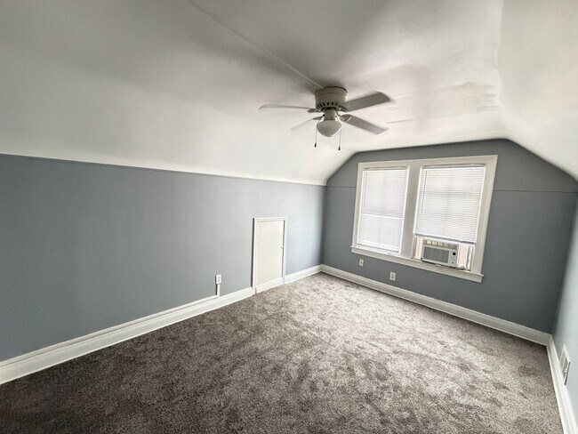 Building Photo - 206 Kenoak Dr