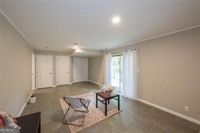Building Photo - 1025 Hilburn Dr SE