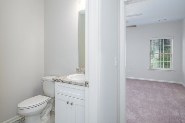 Building Photo - 246 Brownstone Loop