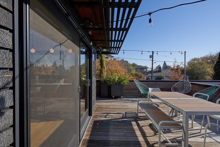 Building Photo - 2111 SE 28th Pl