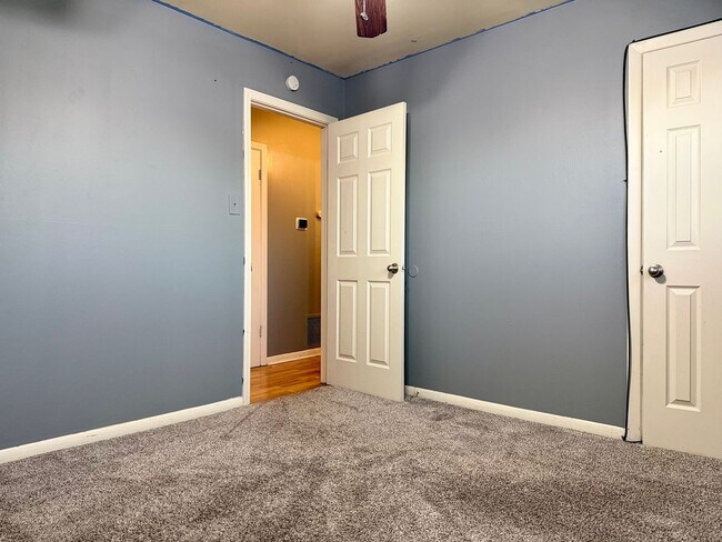 Building Photo - For Rent