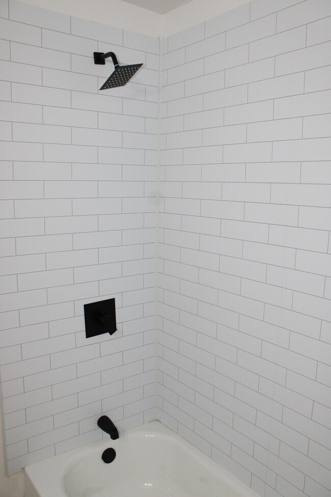 Building Photo - Beautiful 4-bedroom, 3 full baths home located in Independence, MO