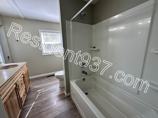 Building Photo - Updated 3 Bed home on cul-de-sac