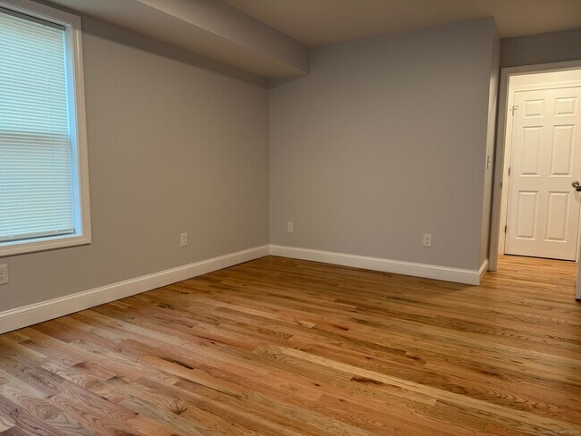 Building Photo - 755 Hart St