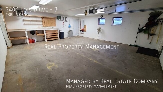 Building Photo - 3406 Lois Dr