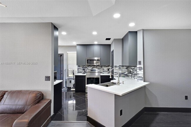 Building Photo - 1010 Belmont Pl