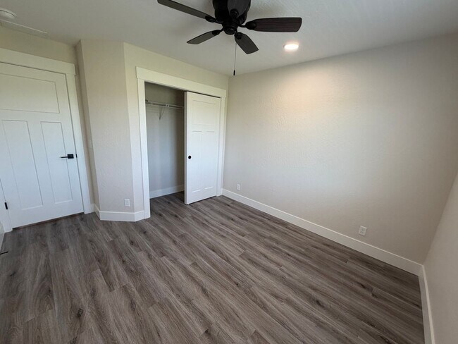 Building Photo - Brand New Hayden Townhome