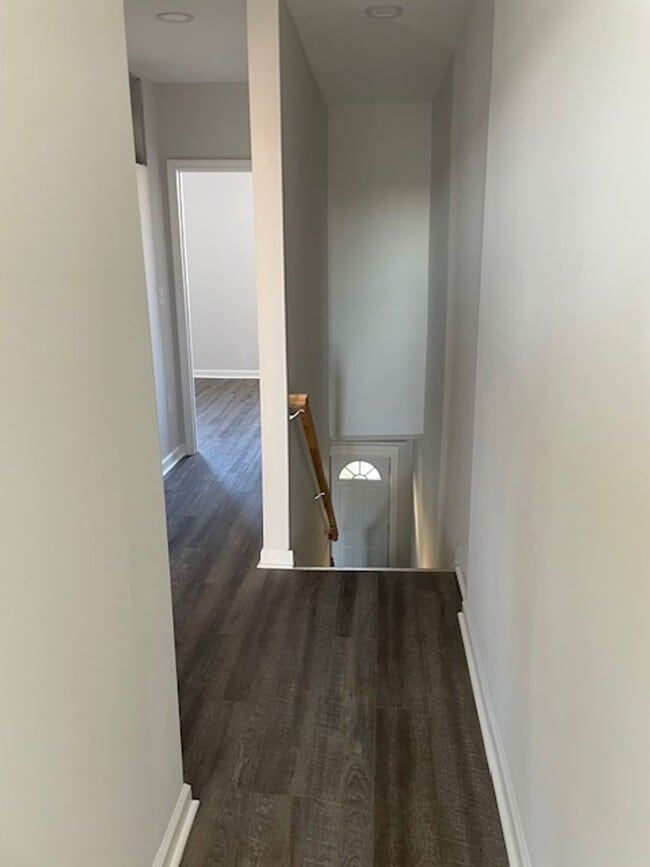 Building Photo - Beautifully Updated Townhome in Prime Location – Move-In Ready!