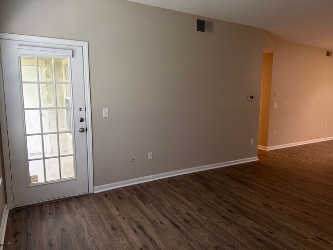 Building Photo - Three Bedroom Updated First Floor Condo at The Legends