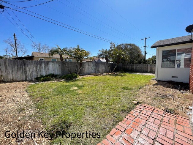 Building Photo - Beautifully renovated beach home in South ...