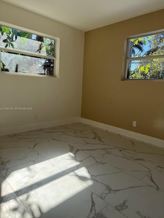 Building Photo - 1811 N 40th Ave