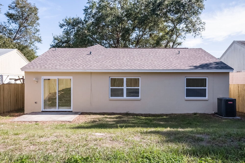 Building Photo - 318 Regal Park Dr