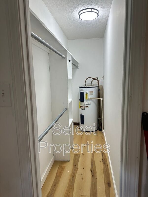 Building Photo - 220 Ada Dr