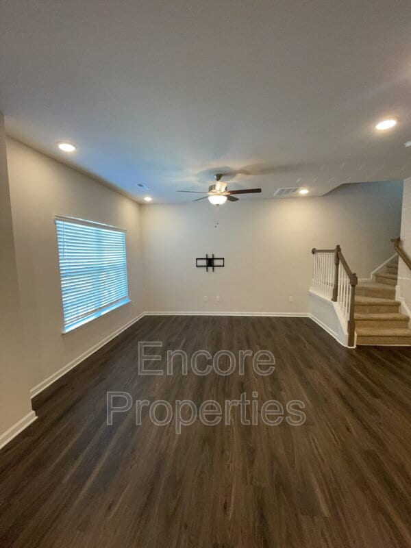 Building Photo - 908 Robbie Jackson Ln
