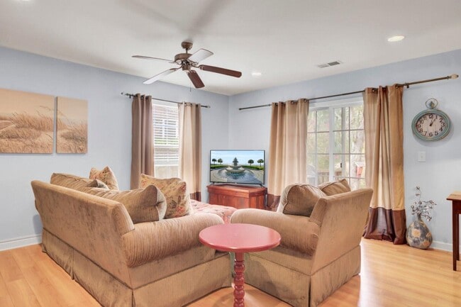 Building Photo - 1428 Bloomingdale Ln