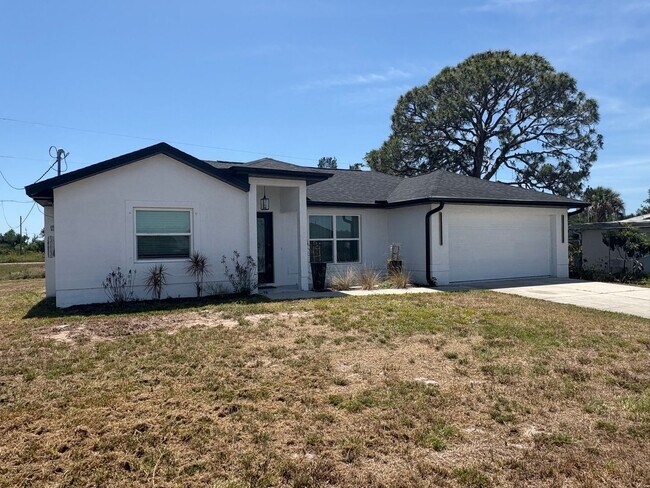 Primary Photo - 3/2/2 with Solar!