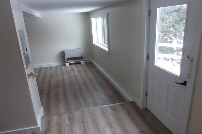 Building Photo - 104 Maple Park