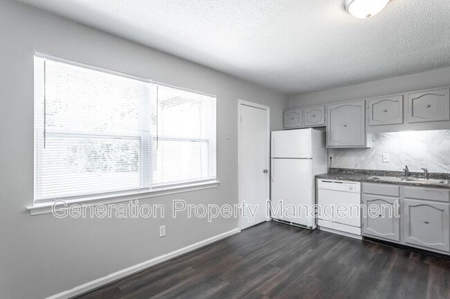 Building Photo - 44 St Victors Ln