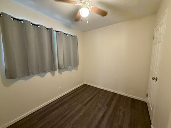 Building Photo - Unfurnished Pet Friendly 2 bed/1 bath - Wa...
